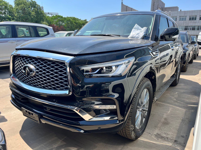 Infiniti QX80 5.6L 4WD